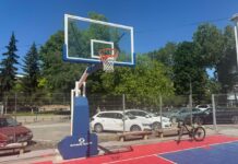 Novi, najsavremeniji koševi postavljeni na terenu ispred Sportske dvorane “Mladost”