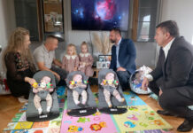 Nedjelja djeteta: Pokloni i novčani vaučer za porodicu iz Omarske sa pet kćerki